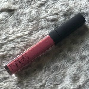 Nars larger than life lipgloss in “Como”